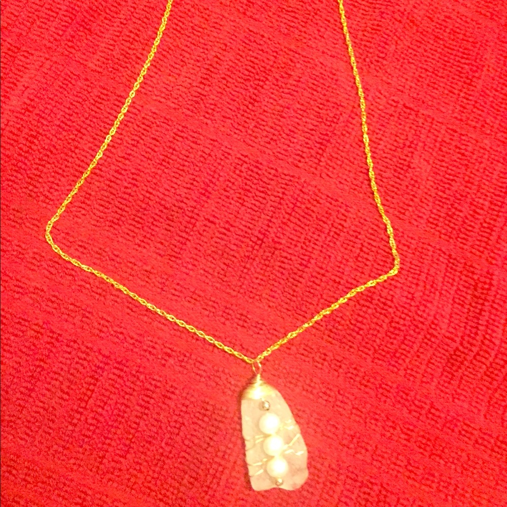 Handmade goldtone, stone & wire necklace 18” chain